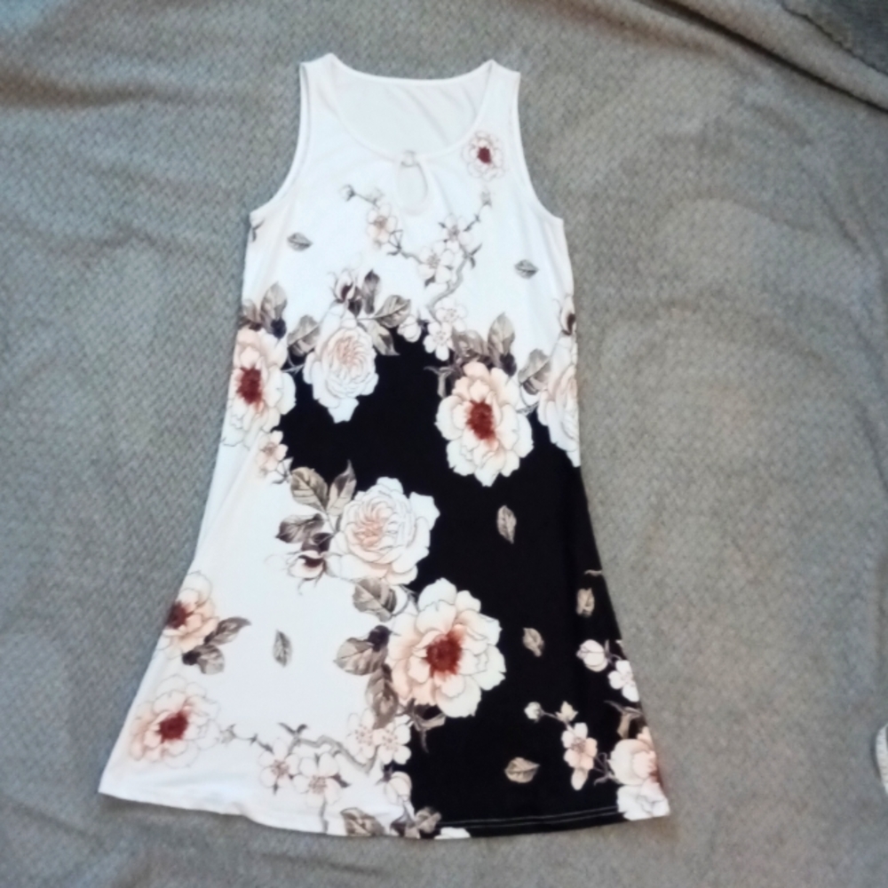 BUY 2 GET 1 FREE 🔥 Floral Sleeveless Dress - Black and White